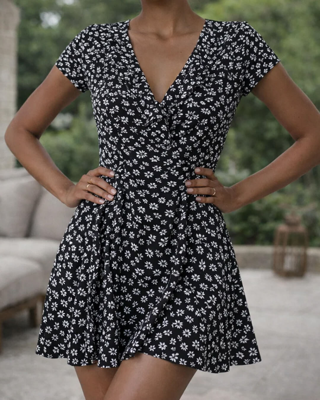 SOERA Celeste Floral V - Neck A - Line Mini Dress - Dress - Black M
