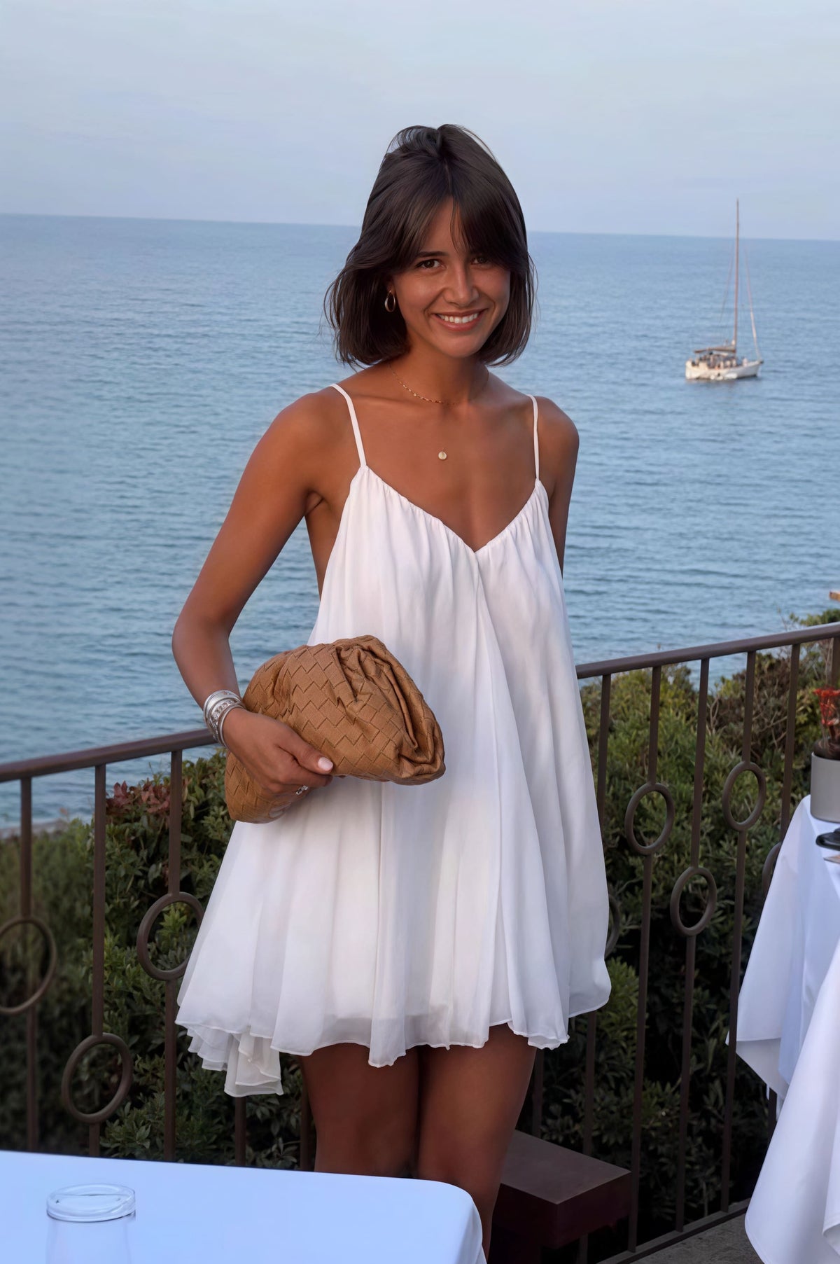 Vestido Mini Lavinia de Alças Finas e Corte Fluido