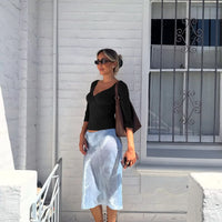 T-shirt Sofia decote em V profundo e manga midi