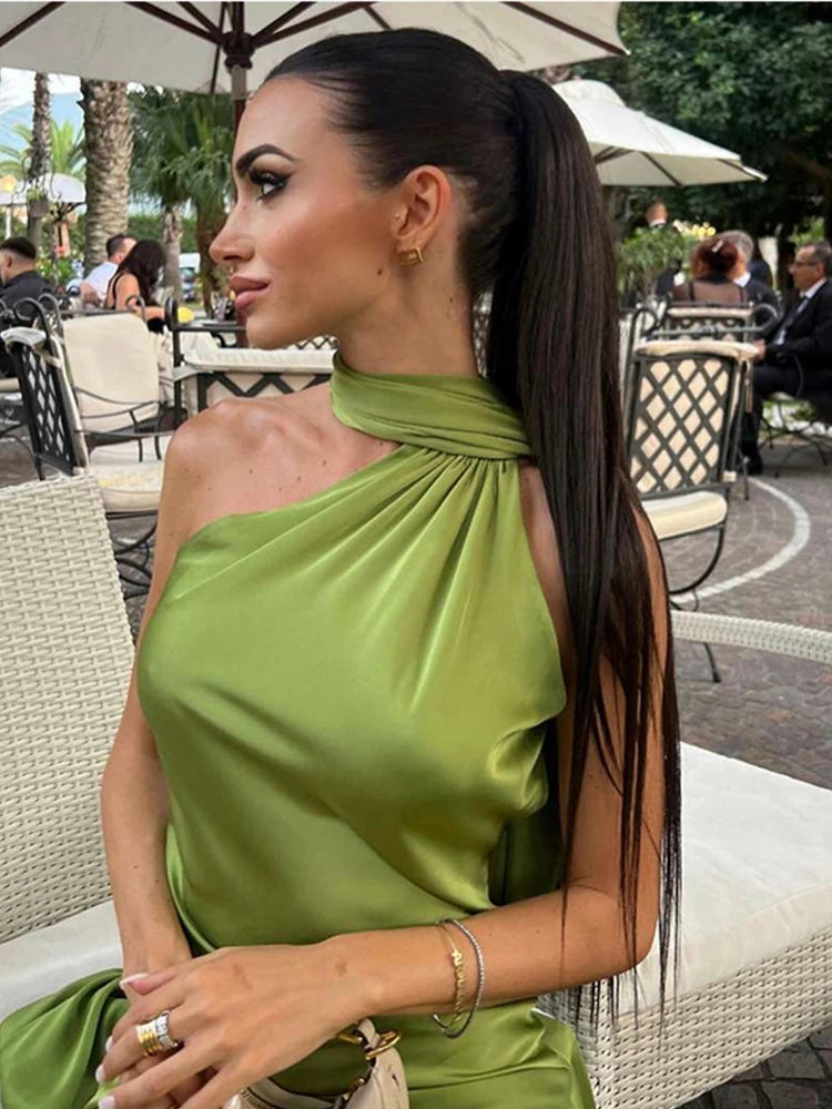 Vestido Yanna em cetim halter e costas abertas