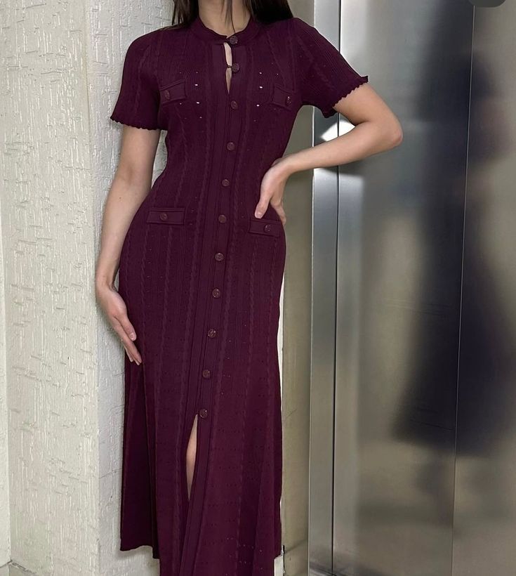 Vestido midi de malha Erlinda com botões à frente