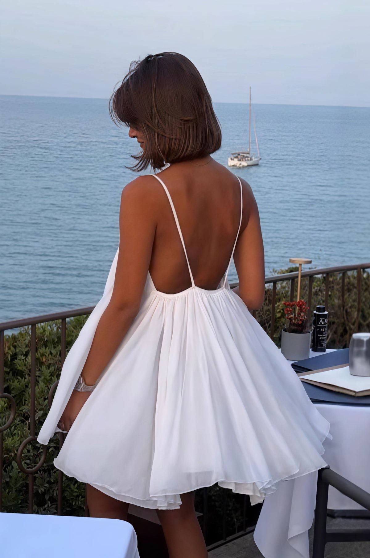 Vestido Mini Lavinia de Alças Finas e Corte Fluido