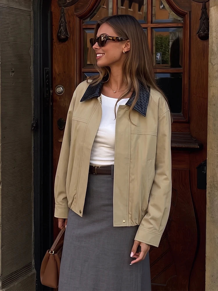 Casaco bomber Olivia com gola contrastante