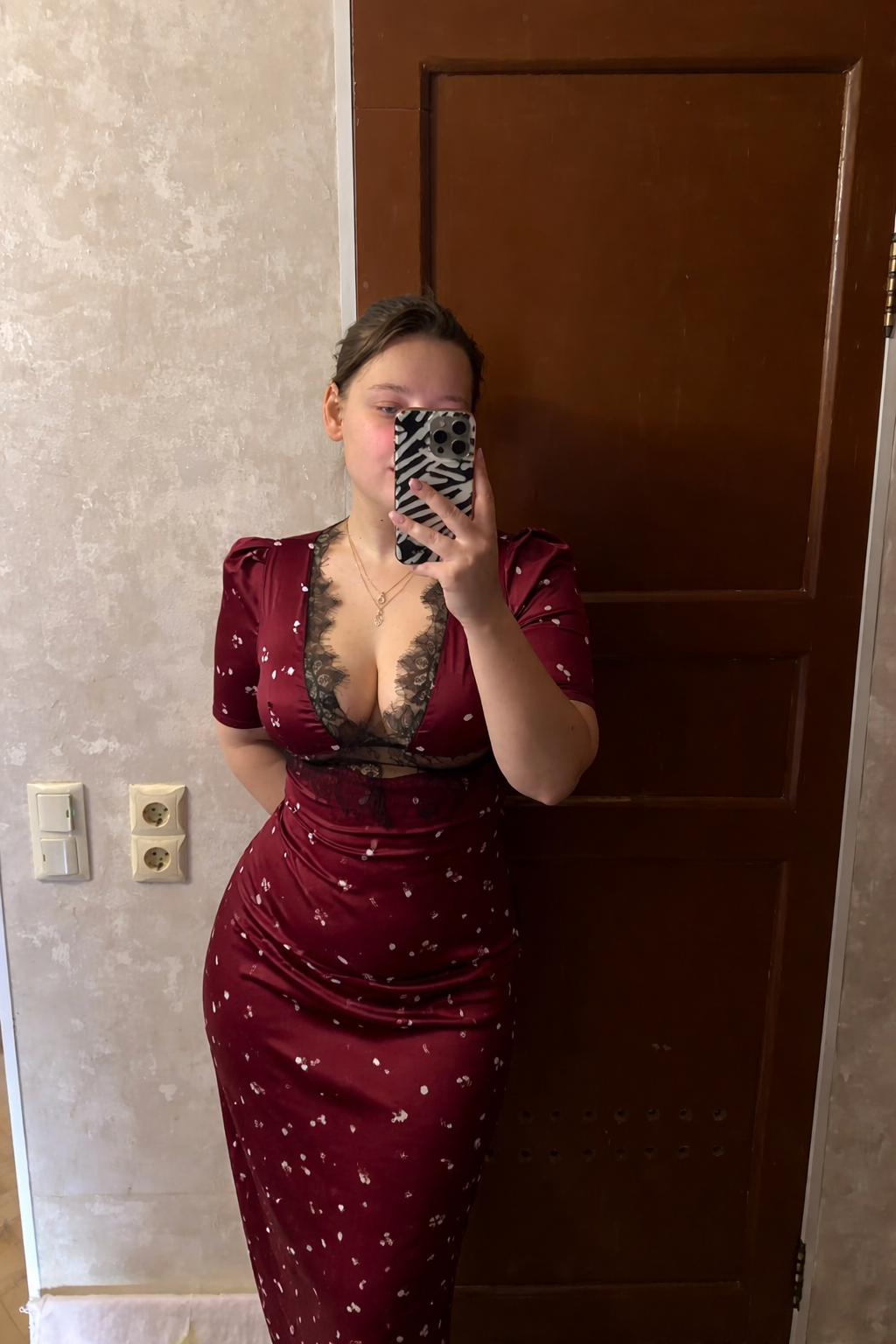 Diana Vestido de Renda com Mangas Bufantes