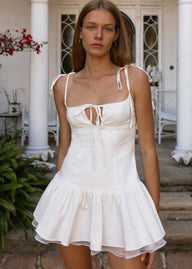 Vestido Mini Aloura com Folhos e Alças para Atar