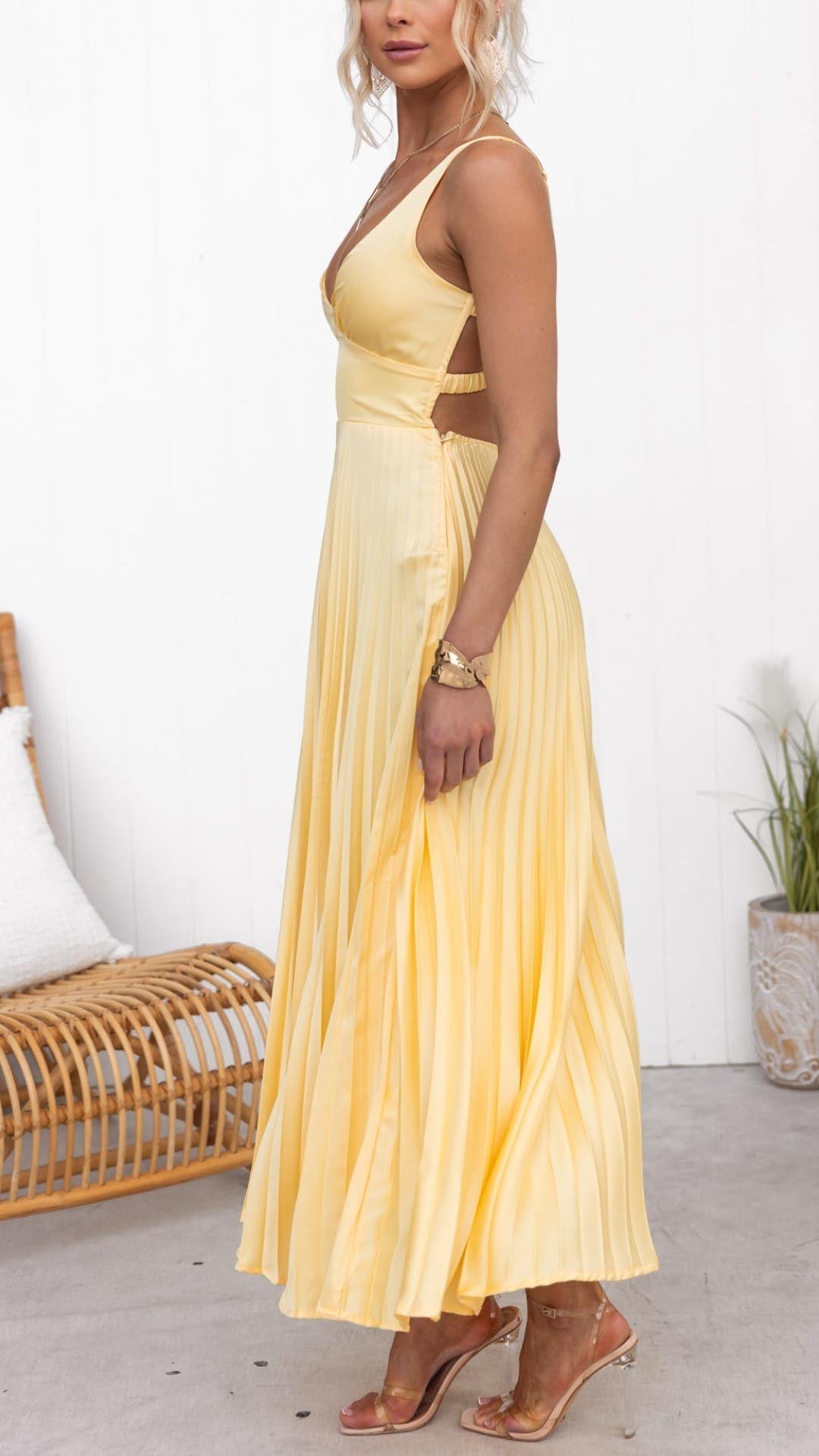 SOERA Sophia Flowing Pleated Summer Maxi Dress - Dress -  L