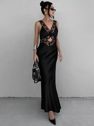 Vestido maxi Nadia rendado com decote em V profundo