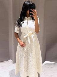 Vestido midi Merida bordado com cinto