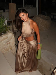 Conjunto Isabelle top halter costas abertas e saia